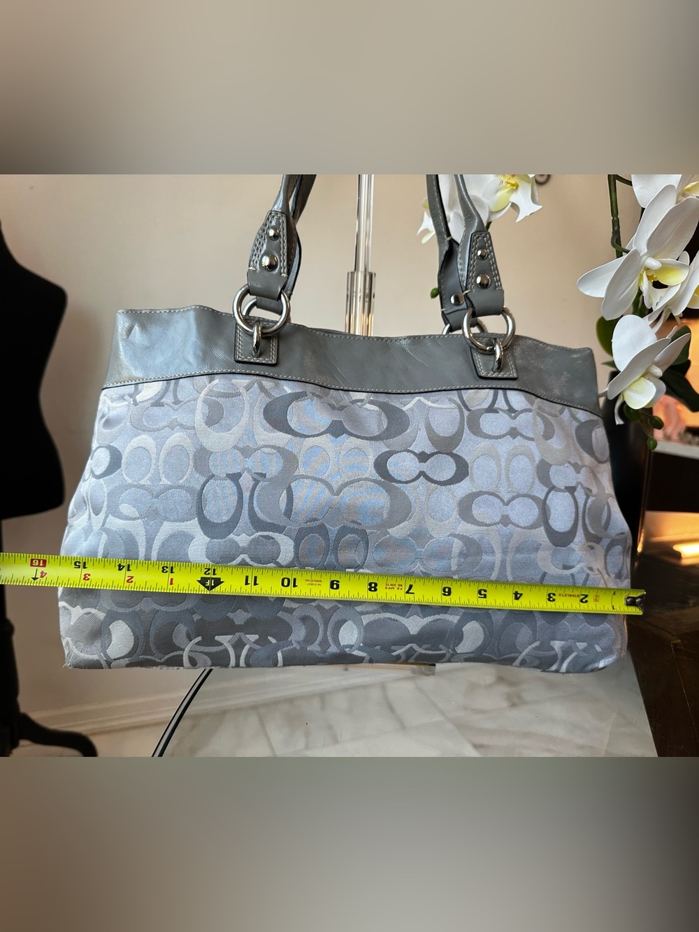 Coach Penelope Signature Sateen satchel in a grey and silver - Picture 4 of 11